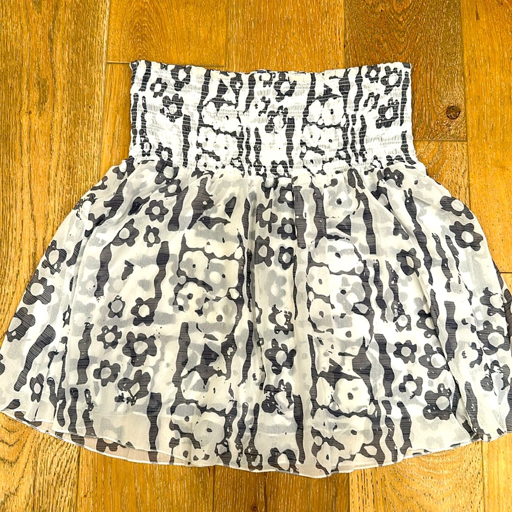 CAbi Flirt Skirt #5184 Small in EUC no stains, spots or rips. Lined